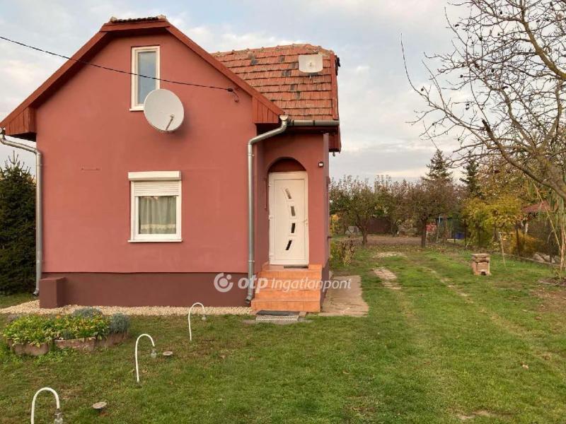 Eladó családi ház Besenyszög