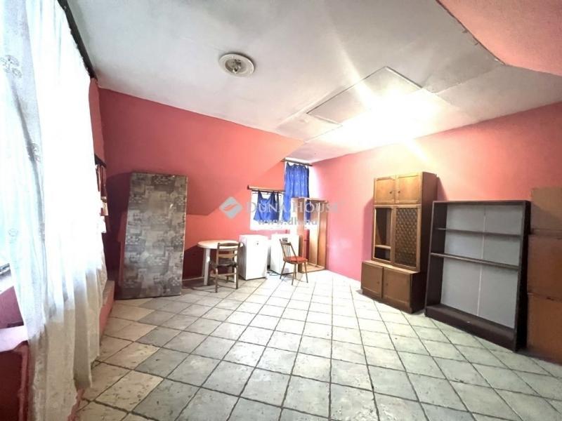 Eladó utcai bejáratú üzlethelység Budapest