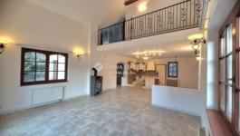 Eladó családi ház Üröm