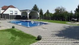 Eladó családi ház Üröm