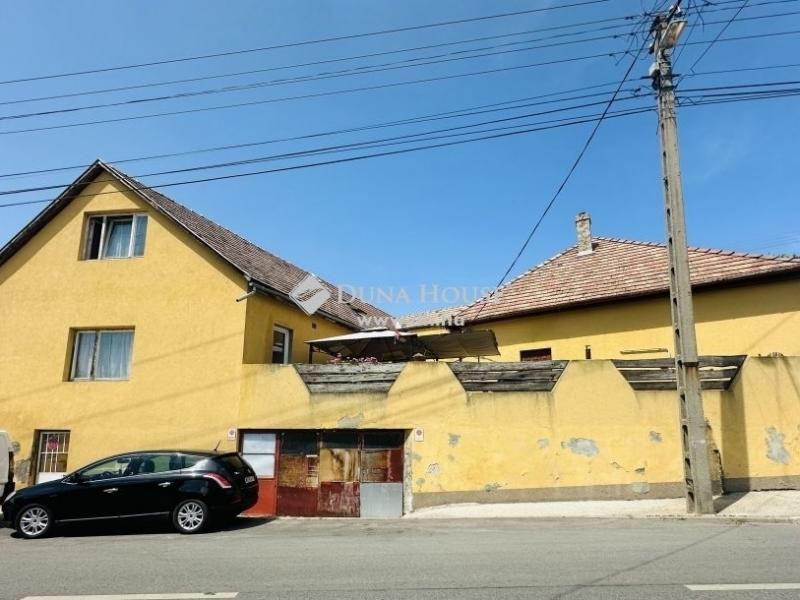 Eladó családi ház Kesztölc