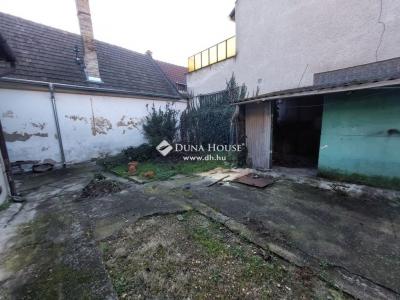 Eladó családi ház Vác