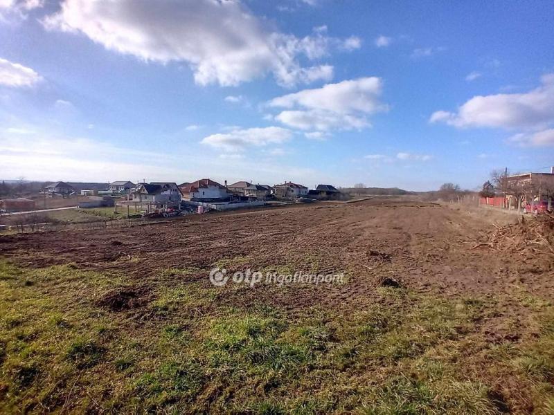 Eladó lakóövezeti telek Dány