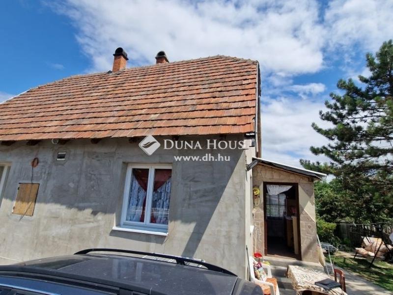 Eladó családi ház Domony
