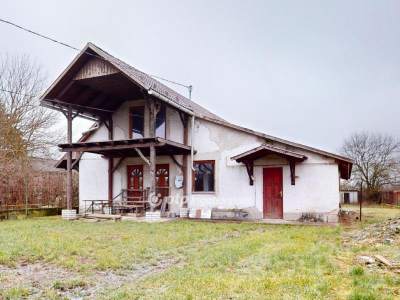 Eladó üzlethelység udvarban Kazincbarcika