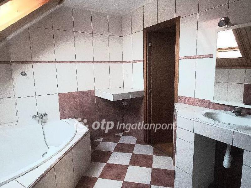 Eladó lakás Jászberény