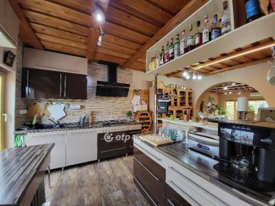 Eladó családi ház Zamárdi