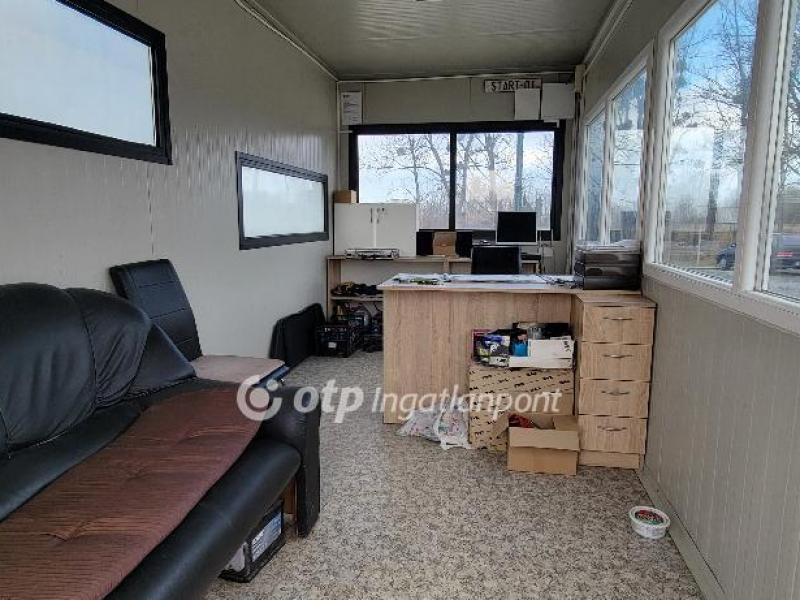 Eladó ipari terület Pápa