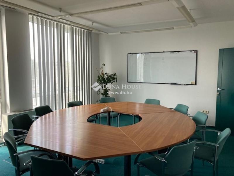 Kiadó irodahelység irodaházban Budapest