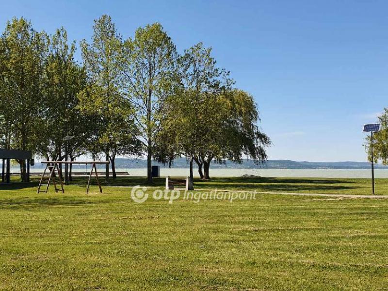 Eladó nyaraló Balatonlelle