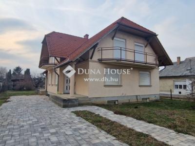 Eladó családi ház Balatonboglár