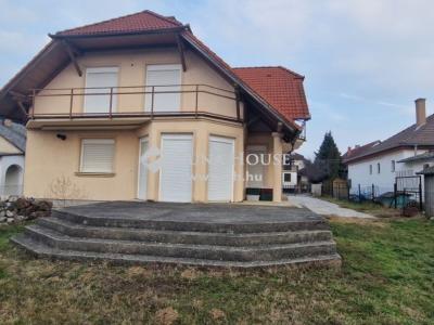 Eladó családi ház Balatonboglár