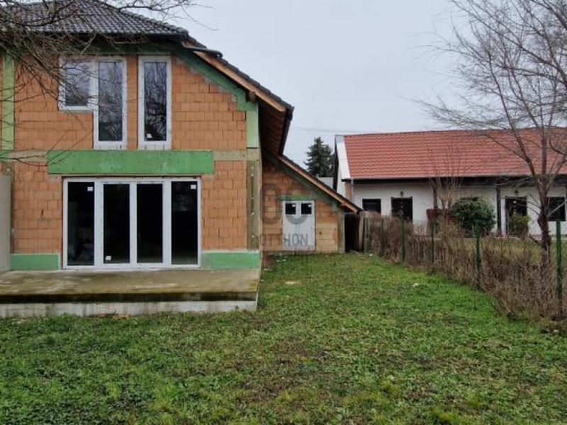 Eladó ikerház Kápolnásnyék
