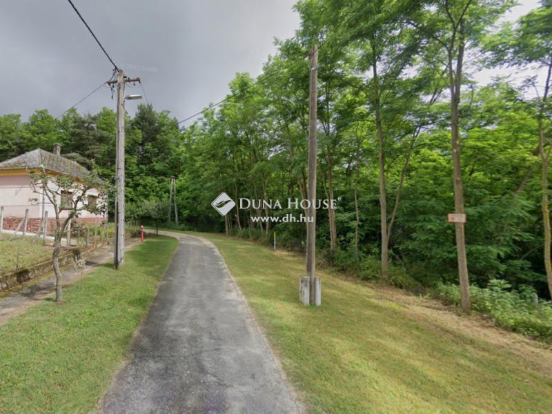 Eladó lakóövezeti telek Varászló