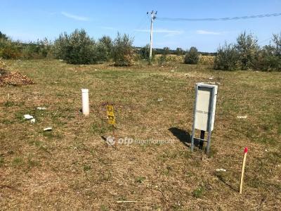 Eladó lakóövezeti telek Velence