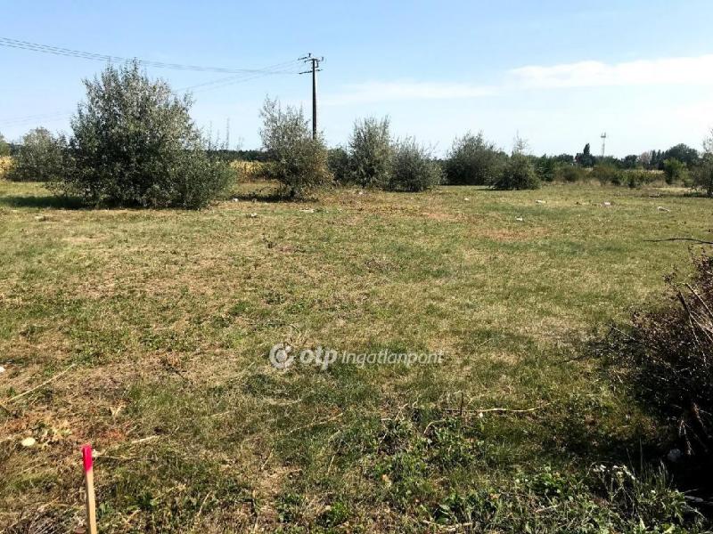 Eladó lakóövezeti telek Velence