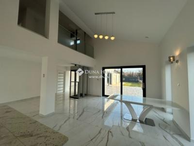 Eladó családi ház Vecsés