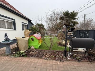 Eladó családi ház Érd