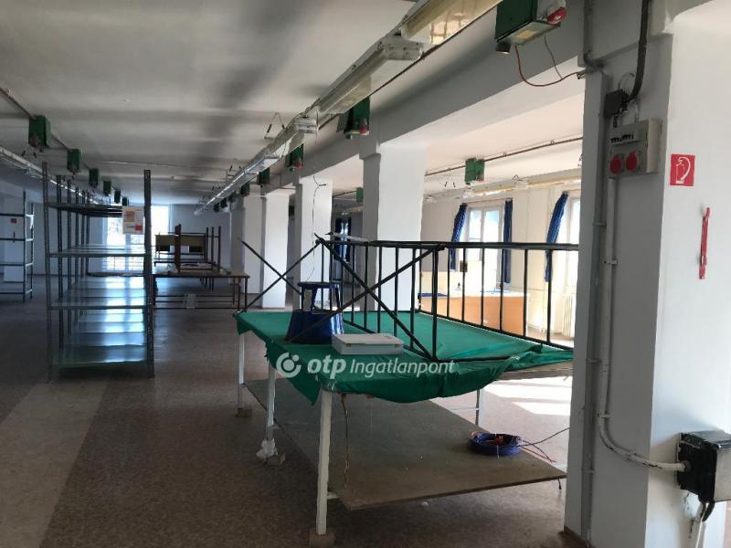 Kiadó ipari terület Komló