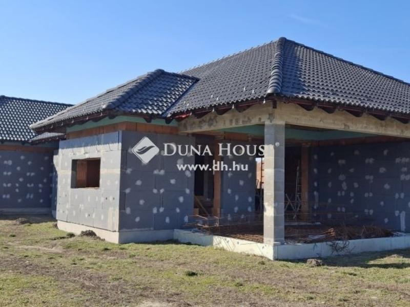 Eladó családi ház Dömsöd