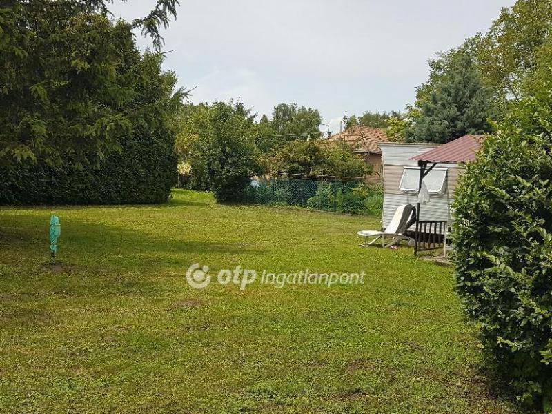 Eladó lakóövezeti telek Balatonfenyves