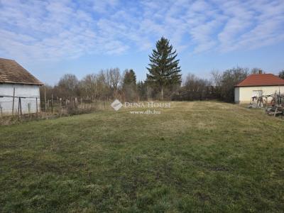 Eladó lakóövezeti telek Csesztreg