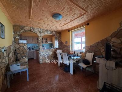 Eladó családi ház Kisújszállás