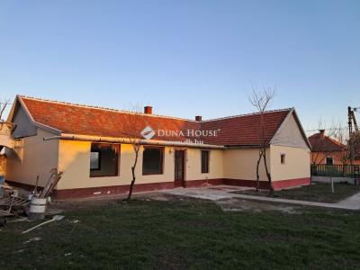 Eladó családi ház Fegyvernek