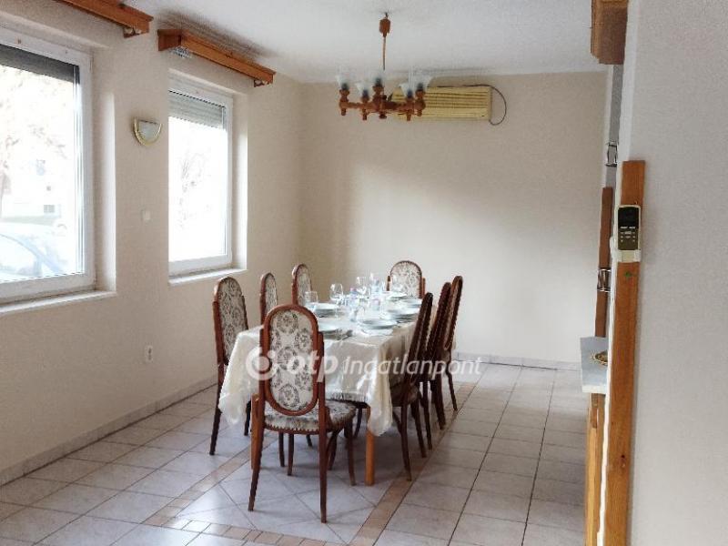 Eladó családi ház Szentes