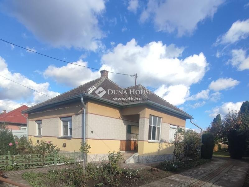 Eladó családi ház Szolnok