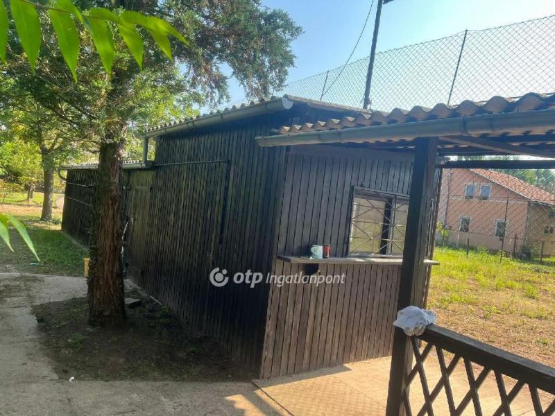 Eladó nyaraló Tápiószentmárton