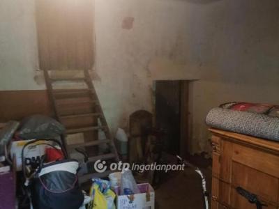 Eladó családi ház Felsőlajos