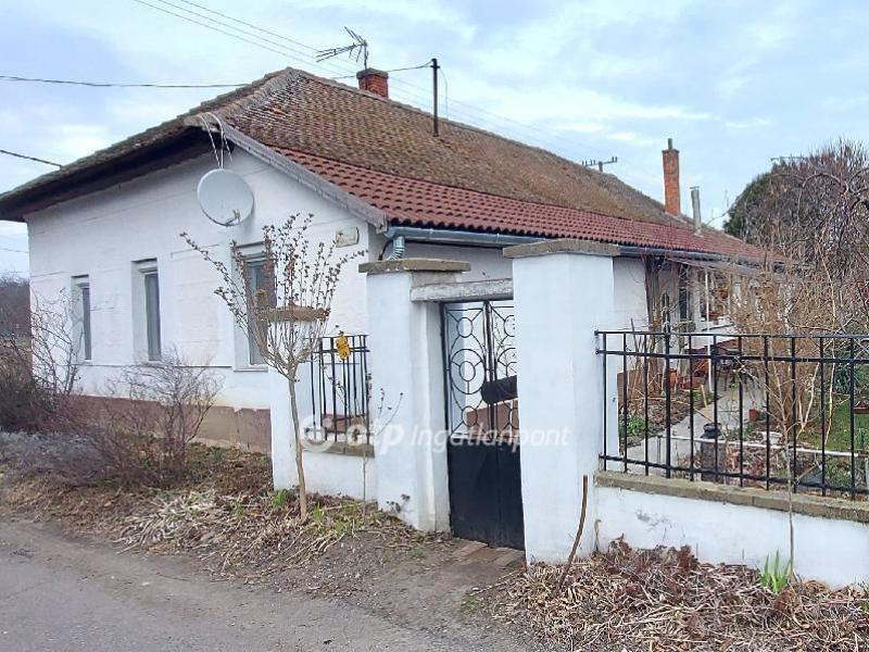 Eladó családi ház Cserkeszőlő