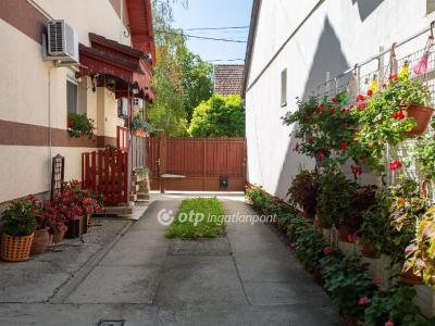 Eladó családi ház - 6727 Szeged