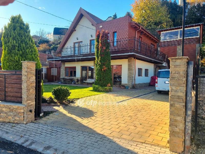 Eladó családi ház Balatonalmádi