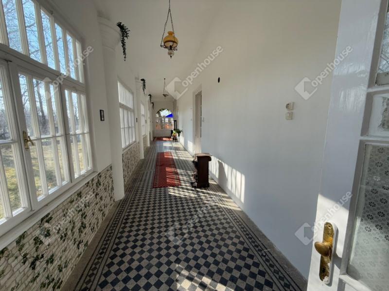 Eladó kastély Albertirsa