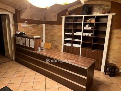 Eladó utcai bejáratú üzlethelység Budapest