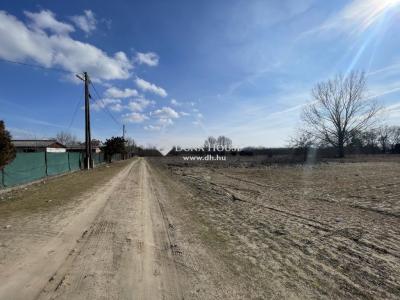 Eladó nyaraló Tápiószentmárton