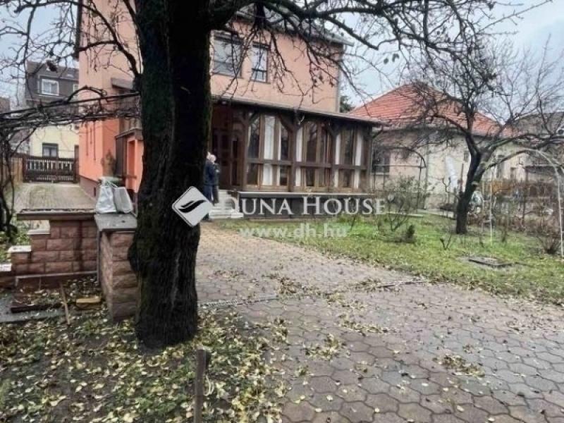 Eladó családi ház Budapest