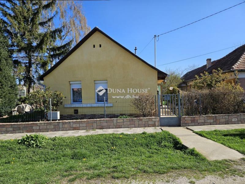Eladó családi ház Enying
