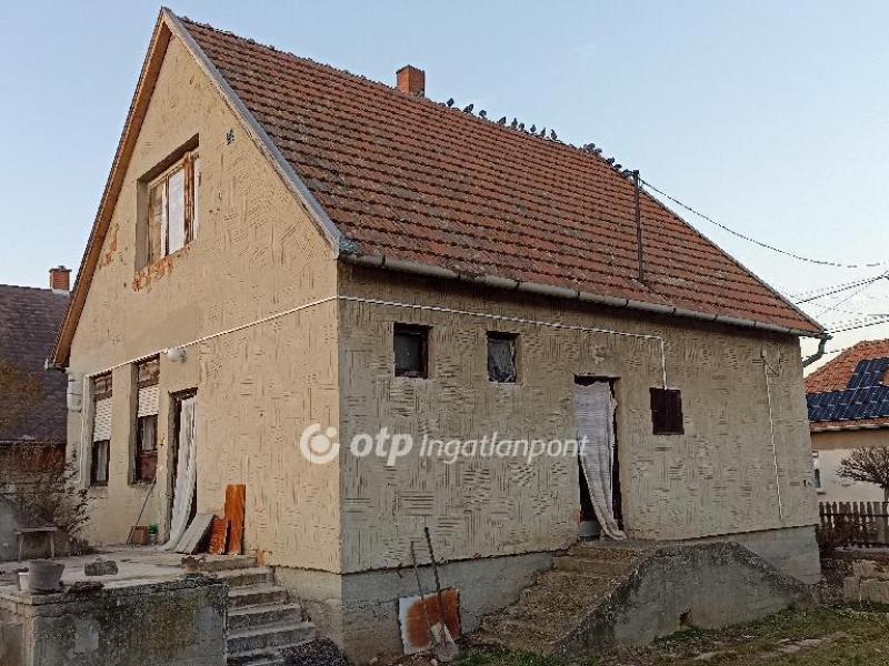 Eladó családi ház Jászfényszaru