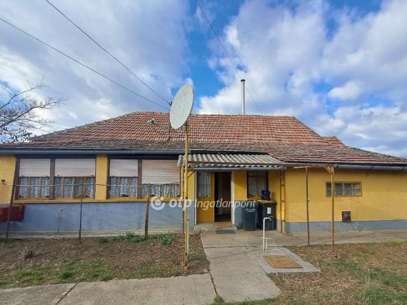 Eladó családi ház Fegyvernek