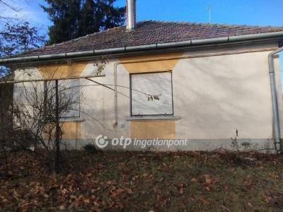 Eladó tanya Jászberény