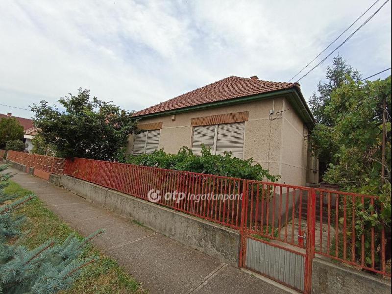 Eladó családi ház Jászfényszaru