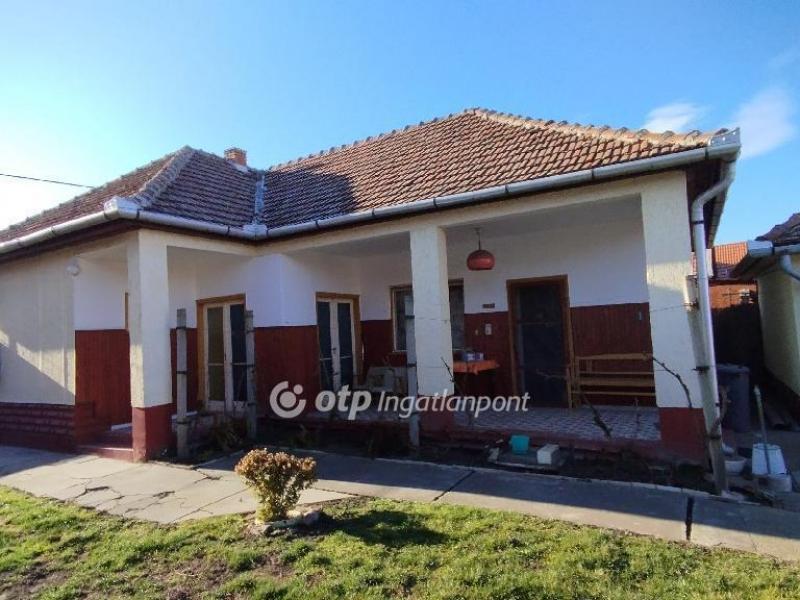 Eladó családi ház Jászberény