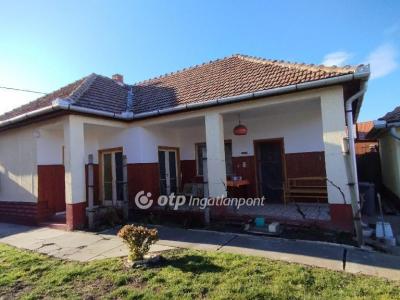 Eladó családi ház Jászberény