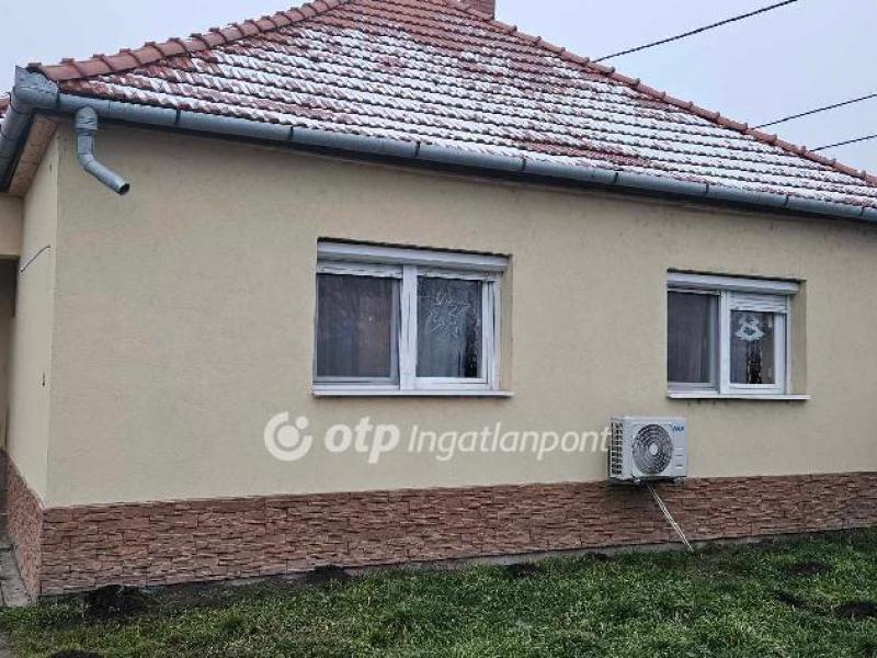 Eladó családi ház Jászberény