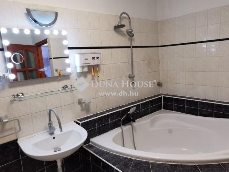 Eladó családi ház Budapest