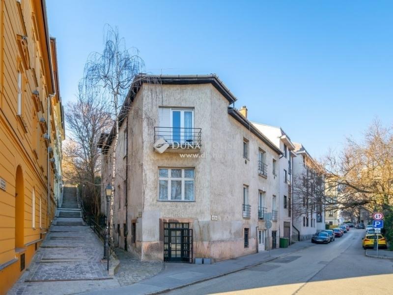 Eladó utcai bejáratú üzlethelység Budapest