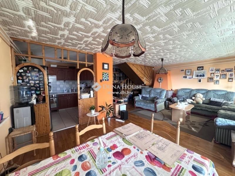 Eladó sorház Komló